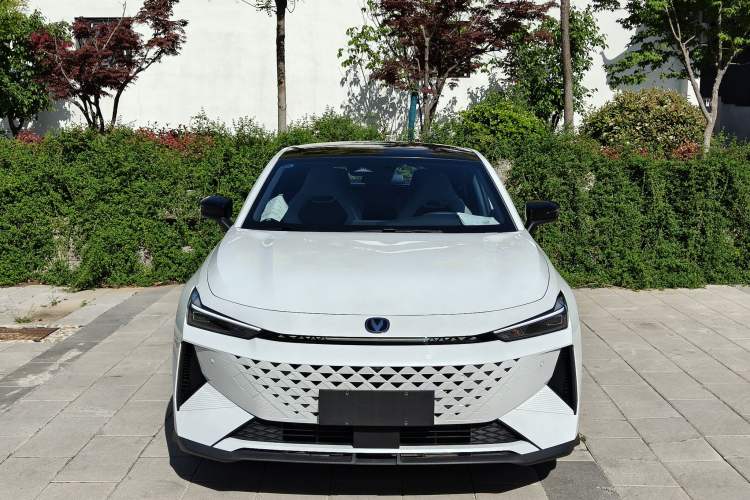 Used CHANGAN UNI-V iDD 2024 Blue Whale Smart Electric iDD 136km Luxury Model Exterior 1