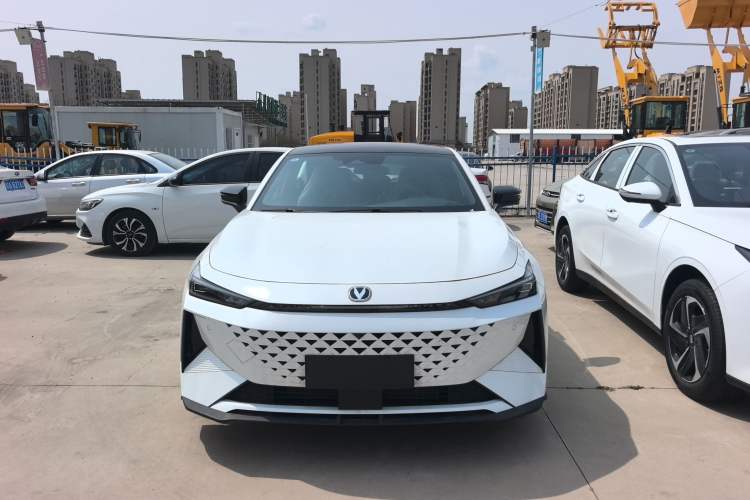 Used CHANGAN UNI-V iDD 2024 Blue Whale Smart Electric iDD 136km Luxury Model Exterior 1