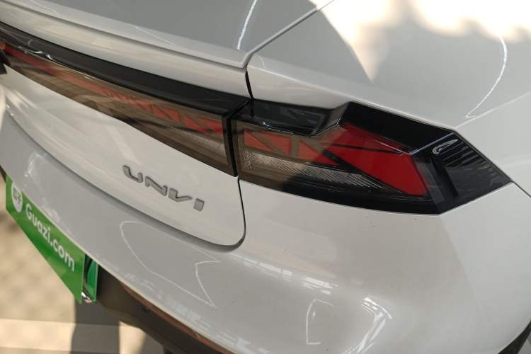 Used CHANGAN UNI-V iDD 2024 Blue Whale Smart Electric iDD 136km Luxury Model Exterior 1