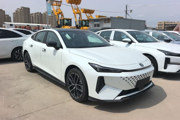 Used CHANGAN UNI-V iDD 2024 Blue Whale Smart Electric iDD 136km Luxury Model Exterior 2