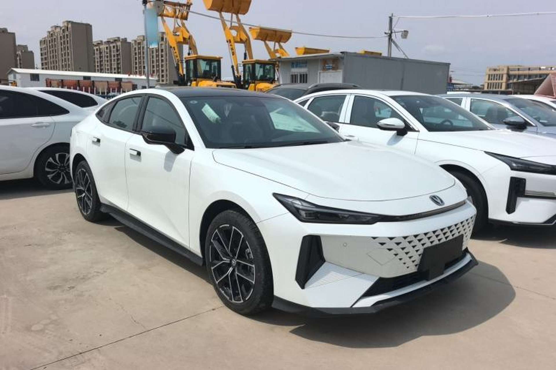 Used CHANGAN UNI-V iDD 2024 Blue Whale Smart Electric iDD 136km Luxury Model Exterior 2