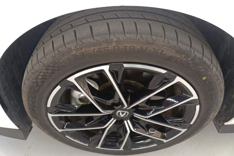 Used CHANGAN UNI-V iDD 2024 Blue Whale Smart Electric iDD 136km Luxury Model Exterior 2