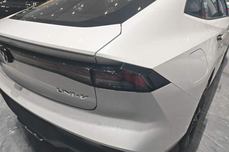 Used CHANGAN UNI-V iDD 2024 Blue Whale Smart Electric iDD 136km Luxury Model Exterior 3
