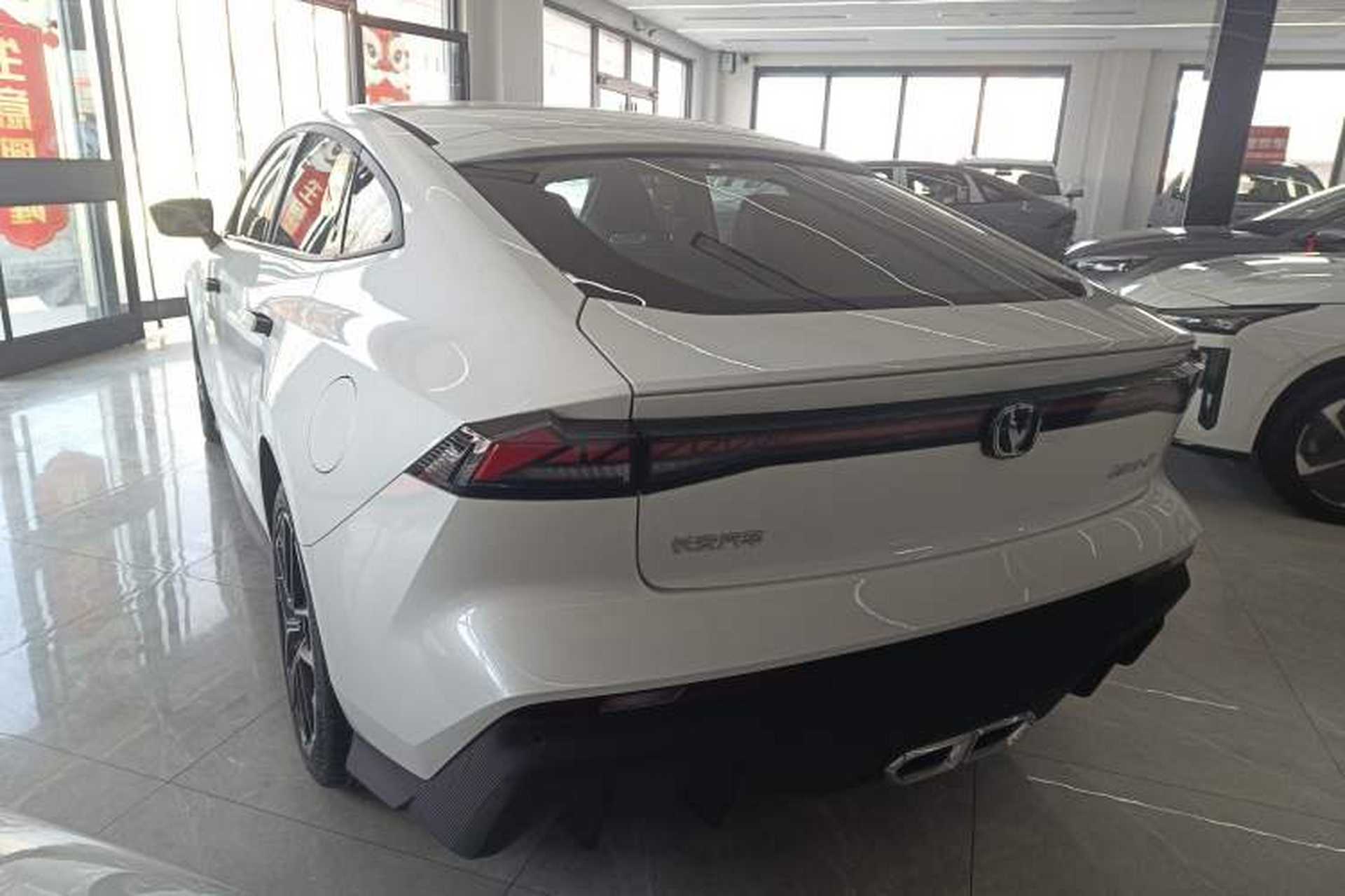 Used CHANGAN UNI-V iDD 2024 Blue Whale Smart Electric iDD 136km ZhiKu Model Exterior 3