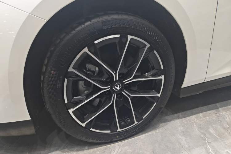 Used CHANGAN UNI-V iDD 2024 Blue Whale Smart Electric iDD 136km Luxury Model Exterior 4