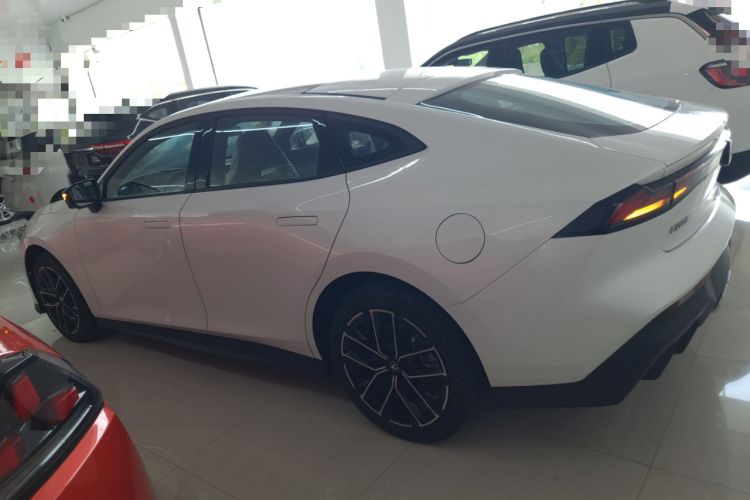 Used CHANGAN UNI-V iDD 2024 Blue Whale Smart Electric iDD 136km Luxury Model Exterior 5