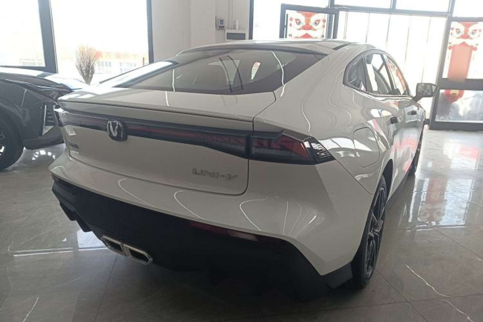 Used CHANGAN UNI-V iDD 2024 Blue Whale Smart Electric iDD 136km ZhiKu Model Exterior 5