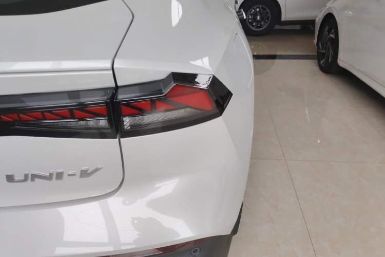 Used CHANGAN UNI-V iDD 2024 Blue Whale Smart Electric iDD 136km Smart & Fun Model Exterior 6