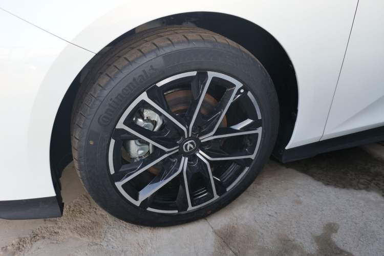 Used CHANGAN UNI-V iDD 2024 Blue Whale Smart Electric iDD 136km Luxury Model Exterior 7