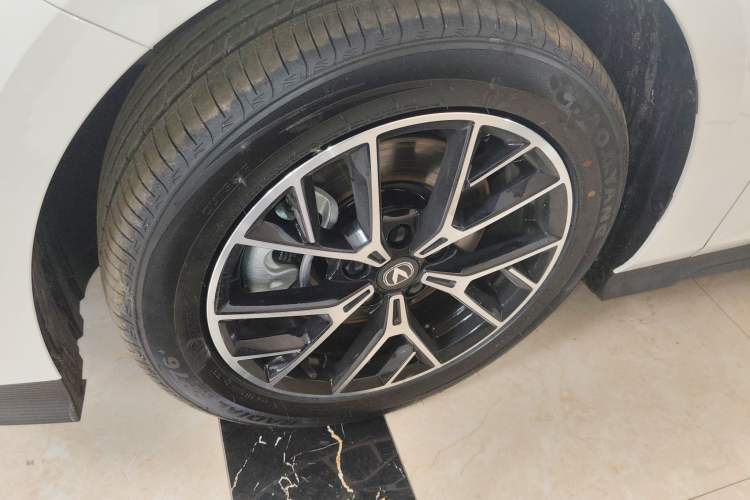 Used CHANGAN UNI-V iDD 2024 Blue Whale Smart Electric iDD 136km Smart & Fun Model Exterior 7