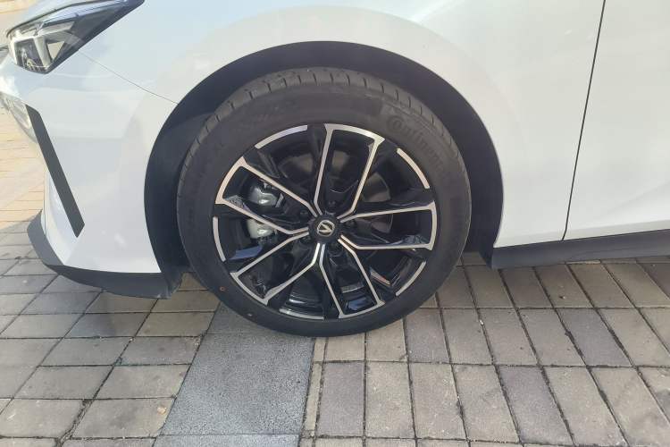 Used CHANGAN UNI-V iDD 2024 Blue Whale Smart Electric iDD 136km ZhiKu Model Exterior 7