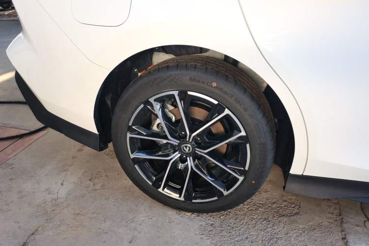 Used CHANGAN UNI-V iDD 2024 Blue Whale Smart Electric iDD 136km Luxury Model Exterior 8