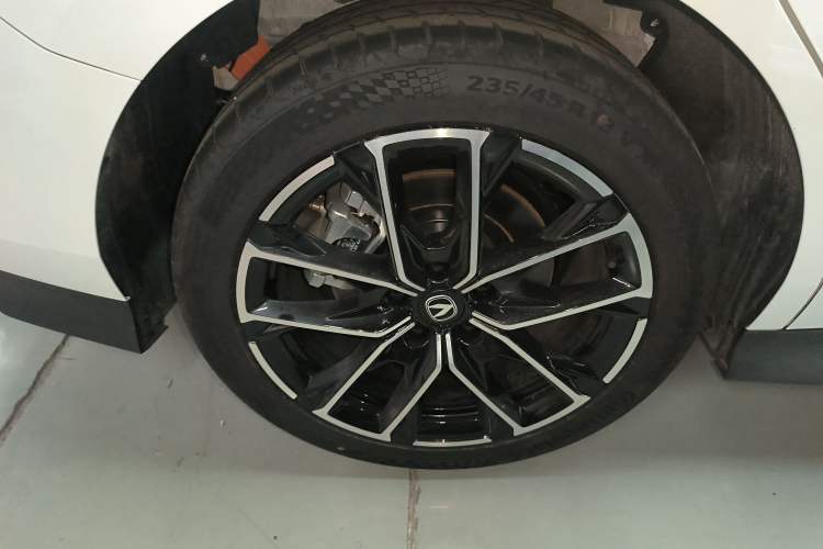 Used CHANGAN UNI-V iDD 2024 Blue Whale Smart Electric iDD 136km Luxury Model Exterior 8