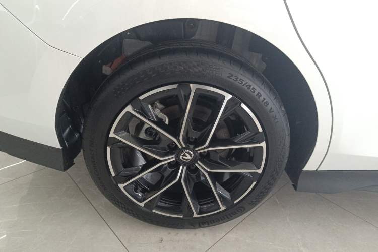 Used CHANGAN UNI-V iDD 2024 Blue Whale Smart Electric iDD 136km ZhiKu Model Exterior 8