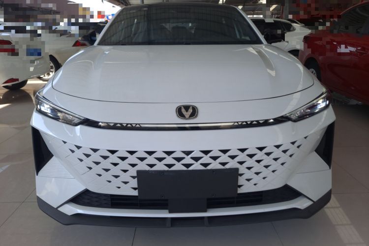 Used CHANGAN UNI-V iDD 2024 Blue Whale Smart Electric iDD 136km Luxury Model Front