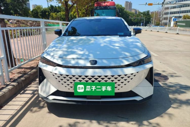Used CHANGAN UNI-V iDD 2024 Blue Whale Smart Electric iDD 136km ZhiKu Model Front