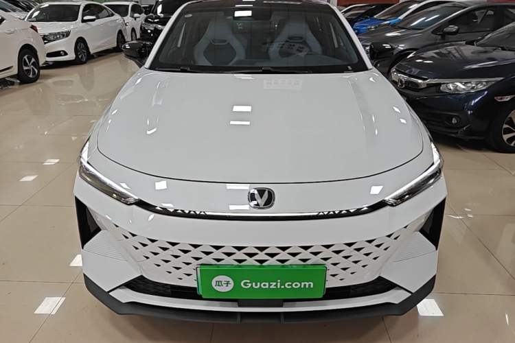Used CHANGAN UNI-V iDD 2024 Blue Whale Smart Electric iDD 136km Luxury Model Front