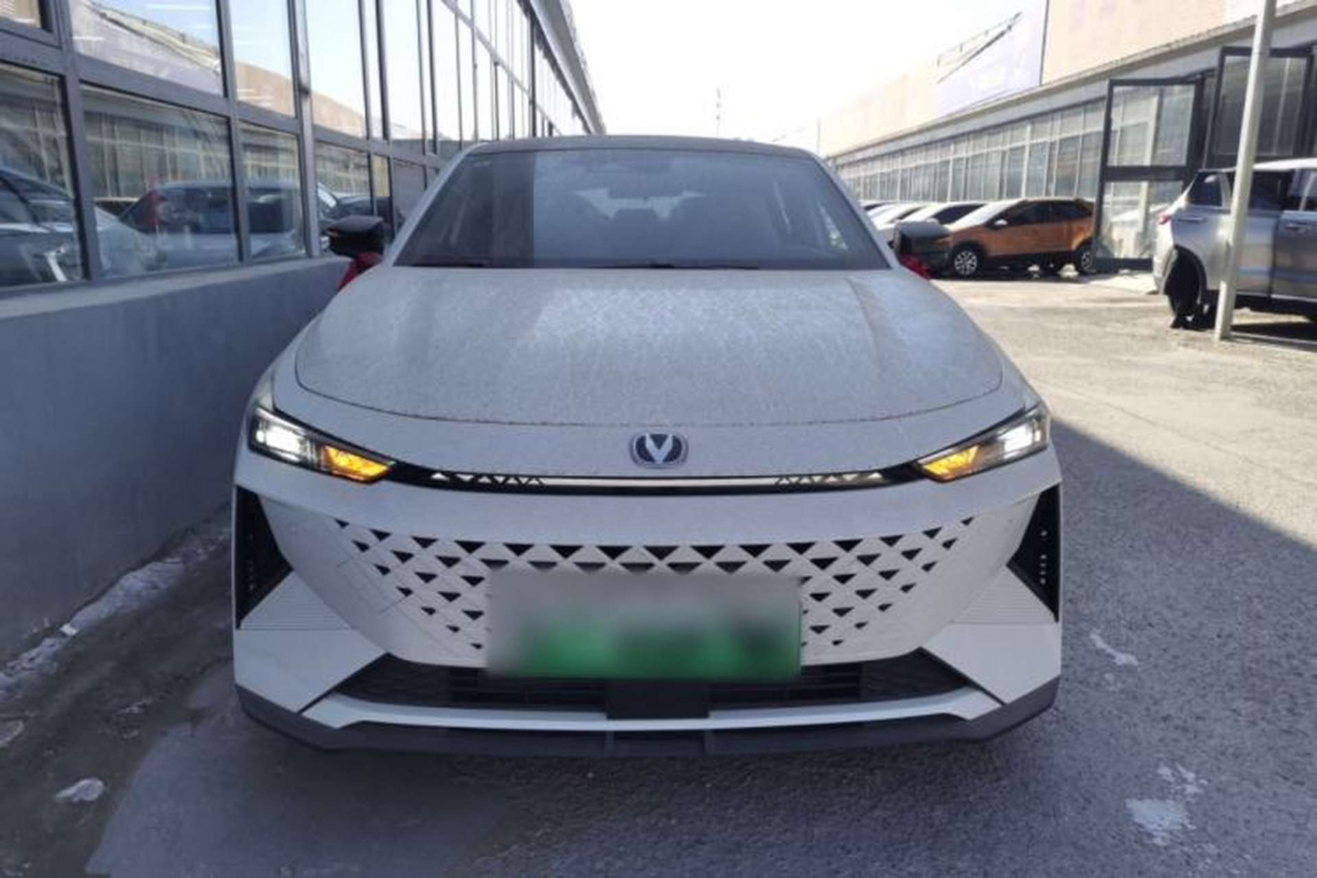 Used CHANGAN UNI-V iDD 2024 Blue Whale Smart Electric iDD 136km Luxury Model Front