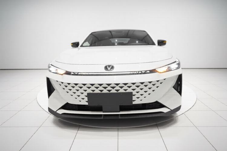 Used CHANGAN UNI-V iDD 2024 Blue Whale Smart Electric iDD 136km Luxury Model Front