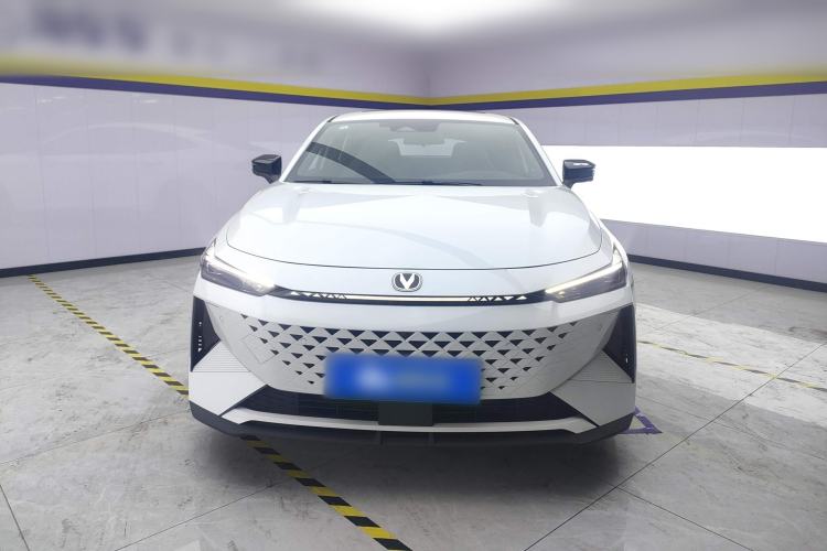Used CHANGAN UNI-V iDD 2024 Blue Whale Smart Electric iDD 136km ZhiKu Model Front