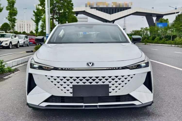 Used CHANGAN UNI-V iDD 2024 Blue Whale Smart Electric iDD 136km Luxury Model Front