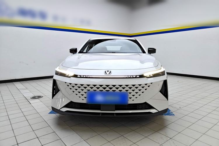 Used CHANGAN UNI-V iDD 2024 Blue Whale Smart Electric iDD 136km ZhiKu Model Front
