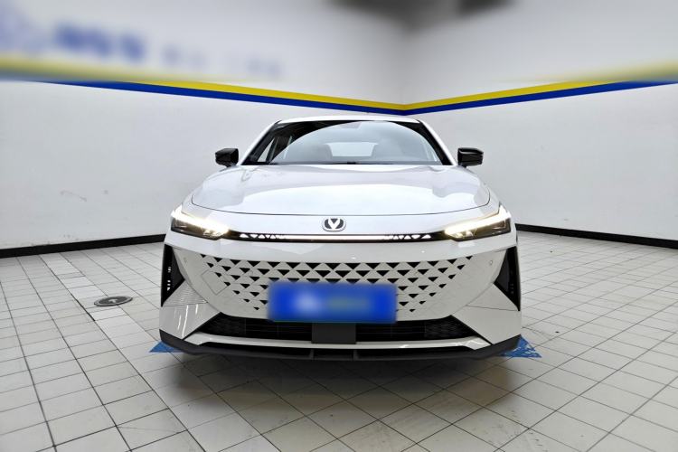 Used CHANGAN UNI-V iDD 2024 Blue Whale Smart Electric iDD 136km ZhiKu Model Front