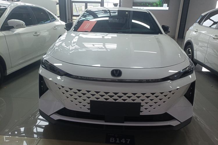 Used CHANGAN UNI-V iDD 2024 Blue Whale Smart Electric iDD 136km ZhiKu Model Front
