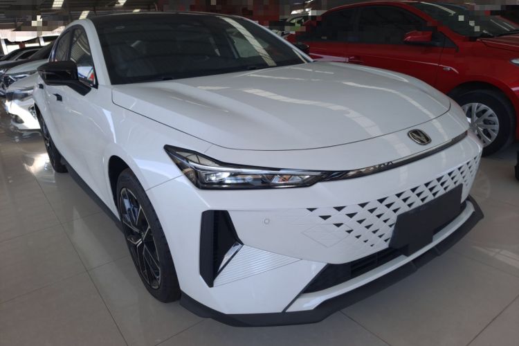 Used CHANGAN UNI-V iDD 2024 Blue Whale Smart Electric iDD 136km Luxury Model Front Right 45 Deg