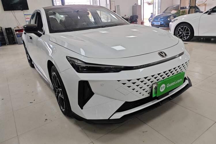 Used CHANGAN UNI-V iDD 2024 Blue Whale Smart Electric iDD 136km Luxury Model Front Right 45 Deg