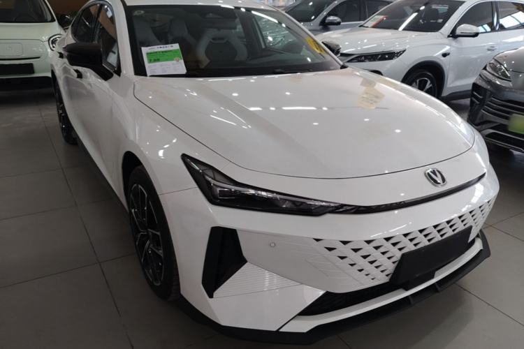 Used CHANGAN UNI-V iDD 2024 Blue Whale Smart Electric iDD 136km ZhiKu Model Front Right 45 Deg