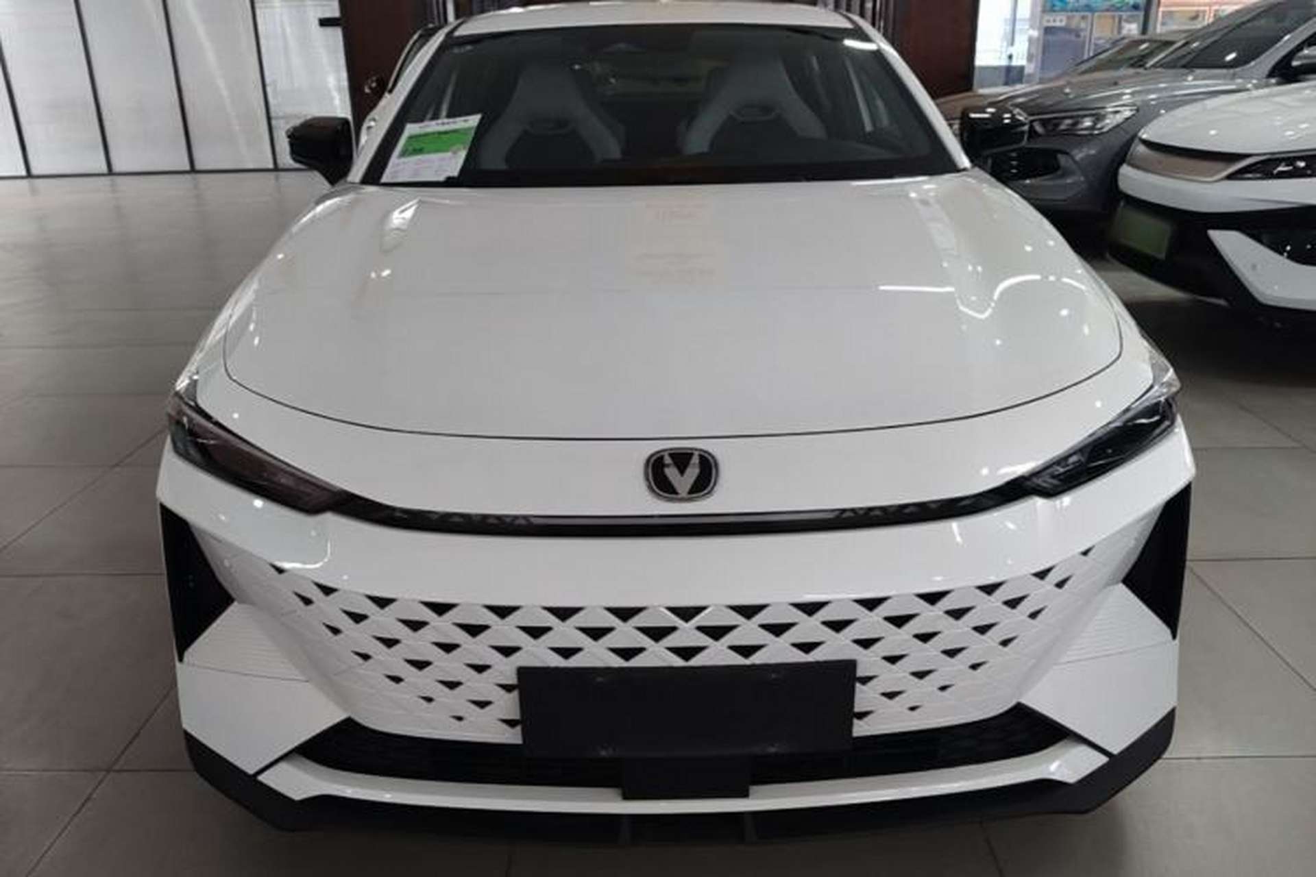 Used CHANGAN UNI-V iDD 2024 Blue Whale Smart Electric iDD 136km ZhiKu Model Front