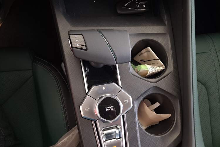 Used CHANGAN UNI-V iDD 2024 Blue Whale Smart Electric iDD 136km Luxury Model Gear Lever