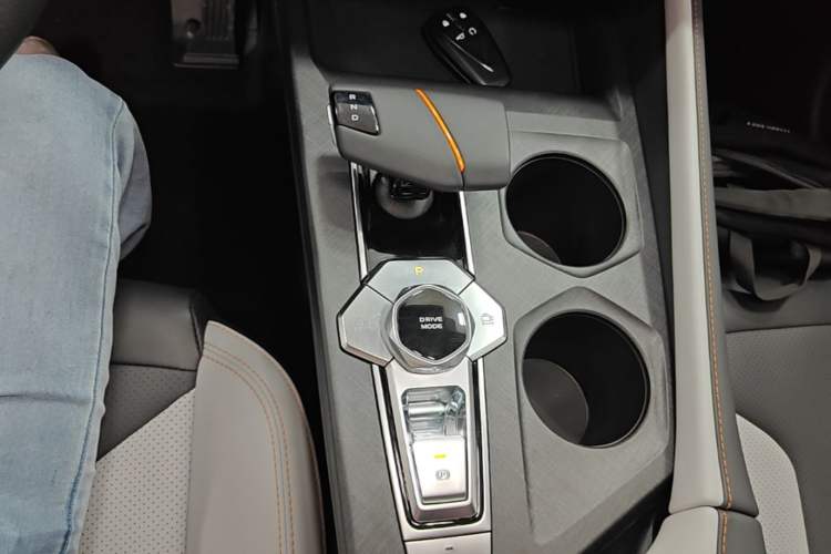 Used CHANGAN UNI-V iDD 2024 Blue Whale Smart Electric iDD 136km Luxury Model Gear Lever