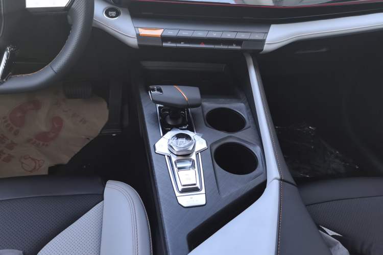 Used CHANGAN UNI-V iDD 2024 Blue Whale Smart Electric iDD 136km Luxury Model Gear Lever
