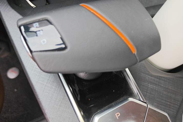 Used CHANGAN UNI-V iDD 2024 Blue Whale Smart Electric iDD 136km Luxury Model Gear Lever