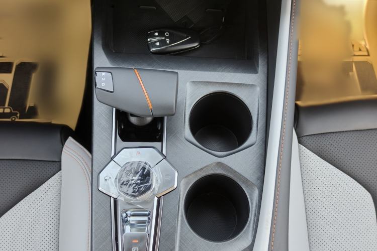 Used CHANGAN UNI-V iDD 2024 Blue Whale Smart Electric iDD 136km Luxury Model Gear Lever