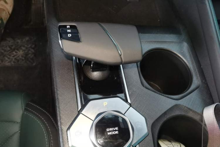 Used CHANGAN UNI-V iDD 2024 Blue Whale Smart Electric iDD 136km Luxury Model Gear Lever