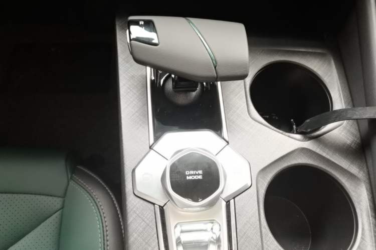 Used CHANGAN UNI-V iDD 2024 Blue Whale Smart Electric iDD 136km ZhiKu Model Gear Lever