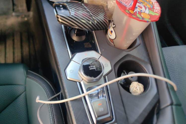Used CHANGAN UNI-V iDD 2024 Blue Whale Smart Electric iDD 136km ZhiKu Model Gear Lever