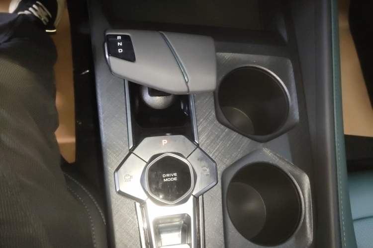 Used CHANGAN UNI-V iDD 2024 Blue Whale Smart Electric iDD 136km ZhiKu Model Gear Lever