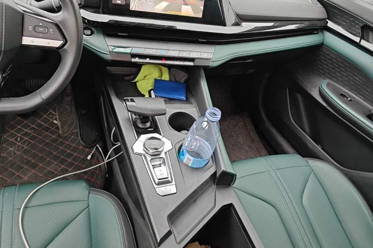 Used CHANGAN UNI-V iDD 2024 Blue Whale Smart Electric iDD 136km ZhiKu Model Gear Lever