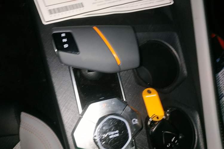 Used CHANGAN UNI-V iDD 2024 Blue Whale Smart Electric iDD 136km ZhiKu Model Gear Lever
