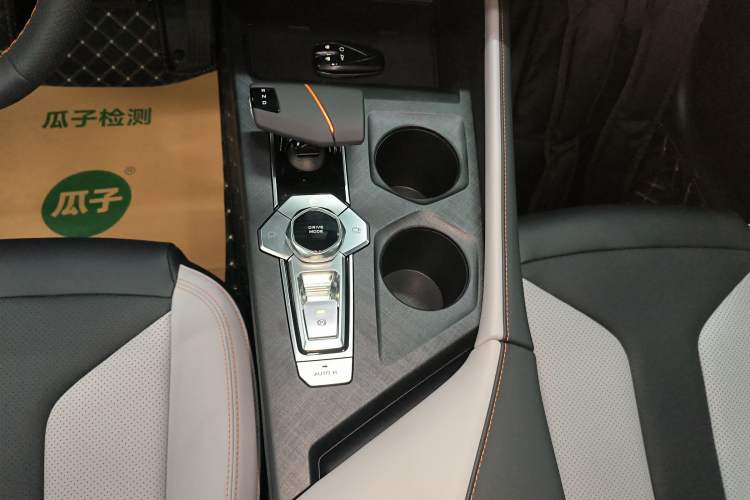 Used CHANGAN UNI-V iDD 2024 Blue Whale Smart Electric iDD 136km Luxury Model Gear Lever
