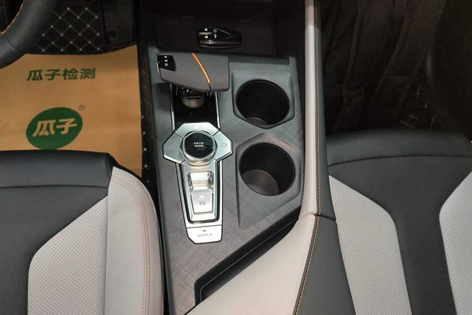 Used CHANGAN UNI-V iDD 2024 Blue Whale Smart Electric iDD 136km Luxury Model Gear Lever