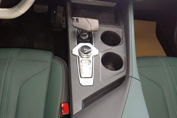 Used CHANGAN UNI-V iDD 2024 Blue Whale Smart Electric iDD 136km Luxury Model Gear Lever
