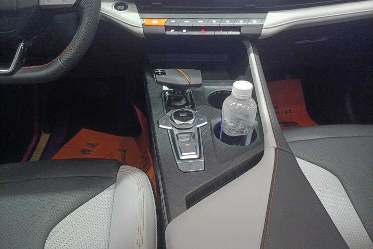 Used CHANGAN UNI-V iDD 2024 Blue Whale Smart Electric iDD 136km ZhiKu Model Gear Lever