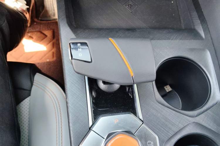 Used CHANGAN UNI-V iDD 2024 Blue Whale Smart Electric iDD 136km Luxury Model Gear Lever