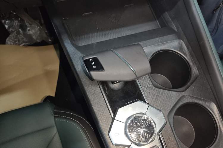 Used CHANGAN UNI-V iDD 2024 Blue Whale Smart Electric iDD 136km Luxury Model Gear Lever