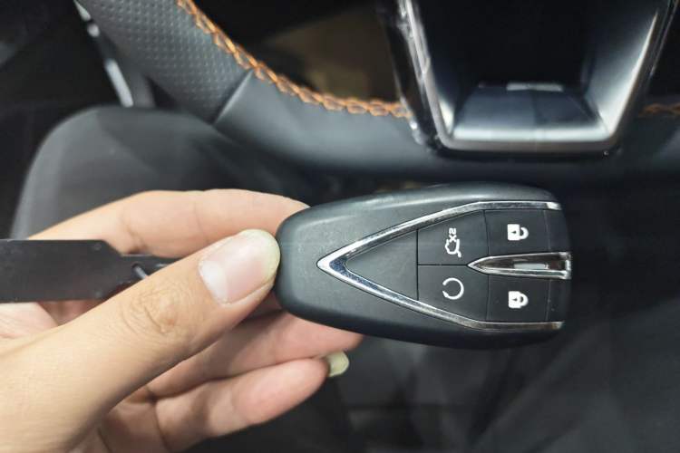 Used CHANGAN UNI-V iDD 2024 Blue Whale Smart Electric iDD 136km Luxury Model Interior 1